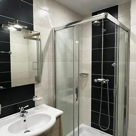 1 Bedroom Harmony Private Parking Apartment *