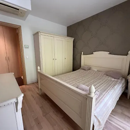 1 Bedroom Harmony Private Parking Apartment